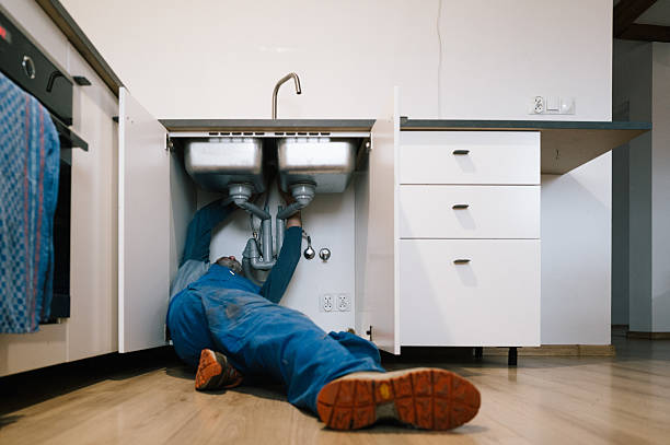 Professional Emergency Plumber technician working in Reasnor, IA